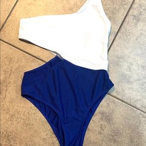 One shouldered cut out white and blue one-piece L